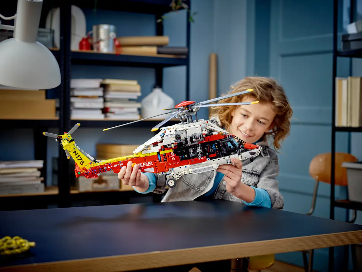 LEGO 42145 Elicottero di salvataggio Airbus H175 - Pianeta Brick