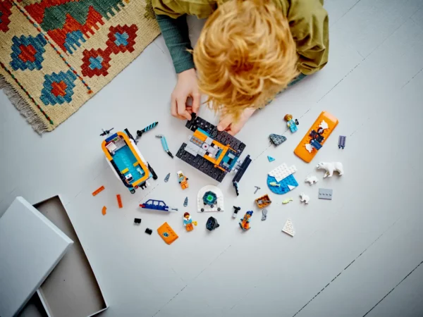 LEGO Ruspa-e-laboratorio-mobile-artico-60378-2