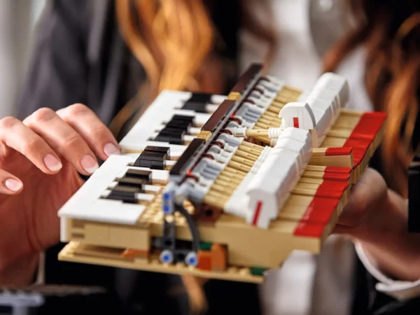 Pianoforte-LEGO-21323-Ideas-3